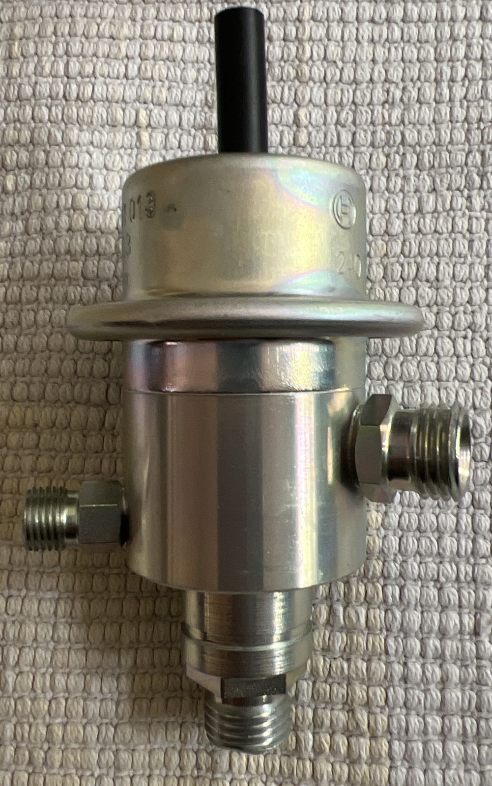 Mercedes W124 W129 OEM Bosch Fuel Pressure Regulator 0438161013