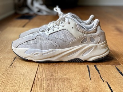 Yeezy Boost 700 Shoes Analog – EG7596