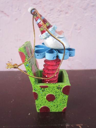 Santa Jack In The Box Christmas Decoration Resin Ornament Holiday Decor Claus - Picture 3 of 6