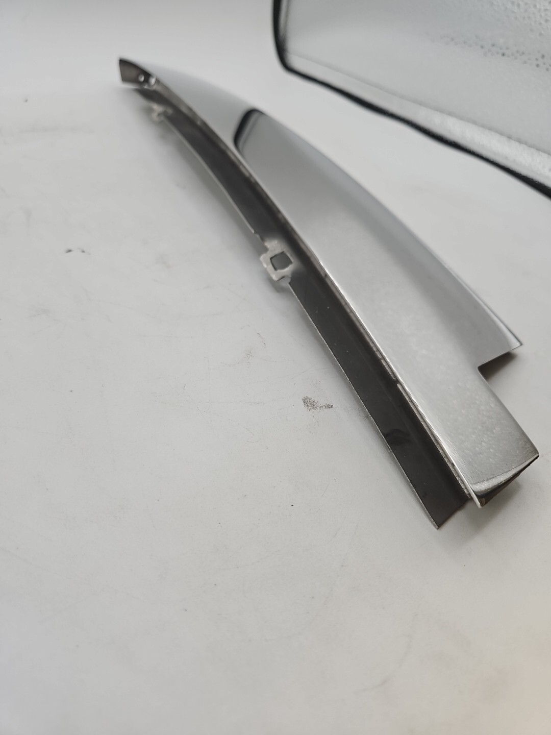 BENTLEY TRIM BRI/WARE B POST LEFT HAND (A3Y5837889C)