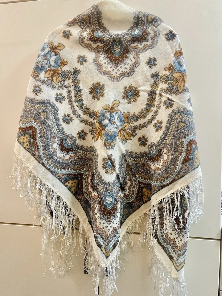 Pavlovo Posad Russian Shawl  Wrap 48x48” 100% wool Fringe Scarf Flower Ivory - Image 2 of 4