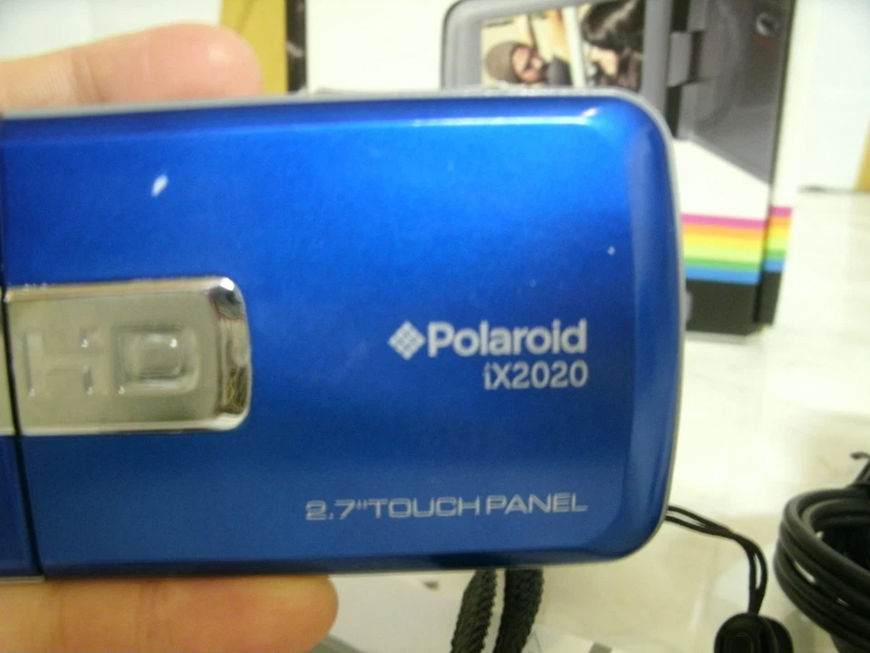 Polaroid 2.7'' Touch Panel Blue Digital Camera Model IX2020 with Box & Cables CD - Image 4 of 4