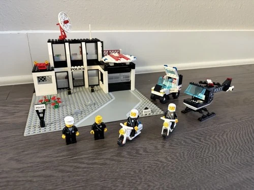 LEGO Town: Police Command Base (6386) partially complete set - VINTAGE