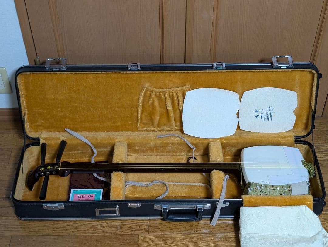 Hosozao Shamisen Japanese Traditional Musical Instrument with Case Bachi Set