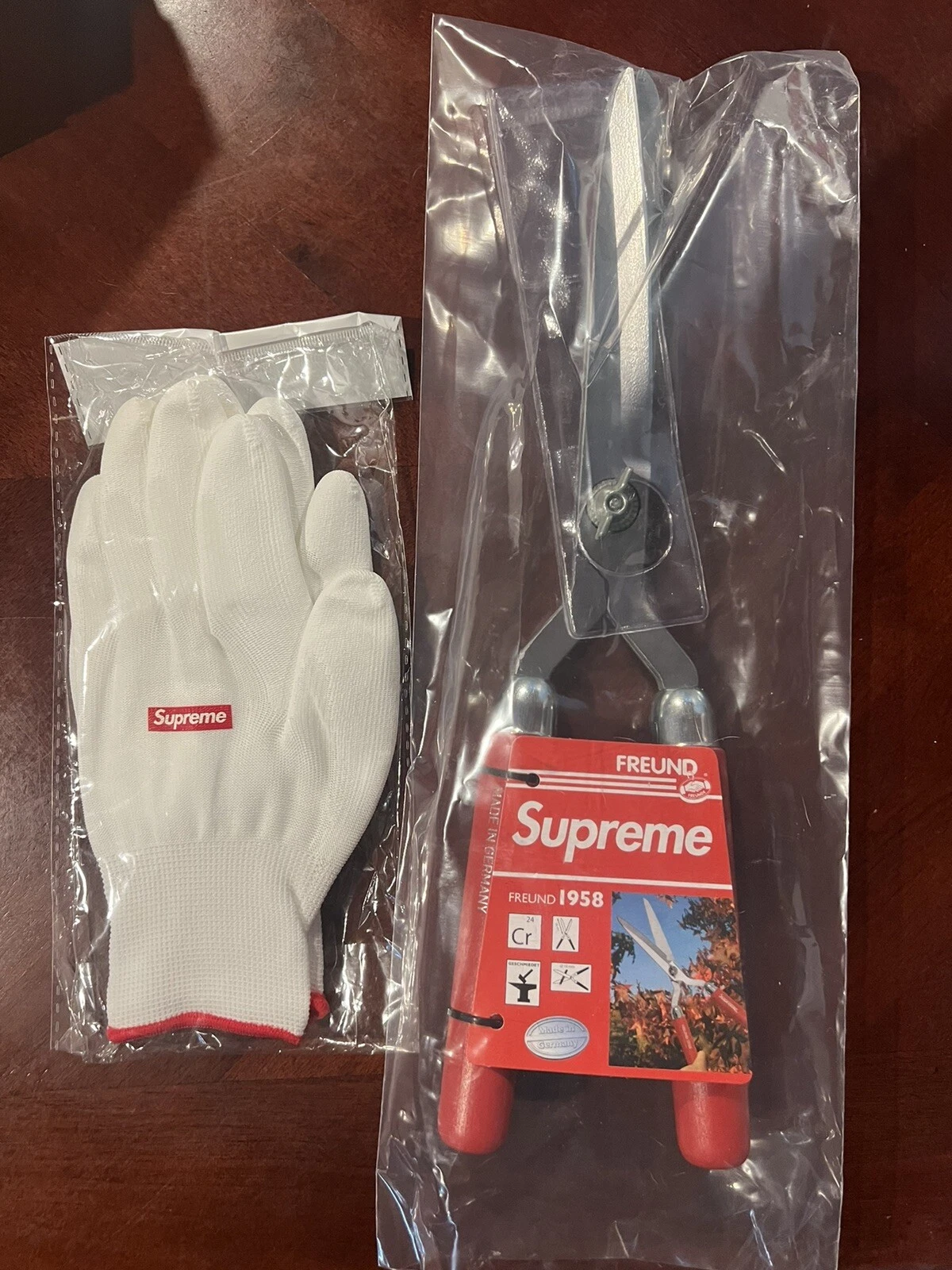 Supreme Freund Hedge cisailles rouge SS24 2024 et gants caoutchoutés FW20 flambant neufs