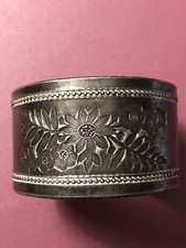 Sweet Vintage NAPKIN RING Silver Plate    FLOWERS
