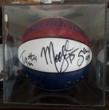 HARLEM GLOBETROTTERS TEAM SIGNED AUTOGRAPHED GOLD BASKETBALL! COACH, MOOSE, ACE+