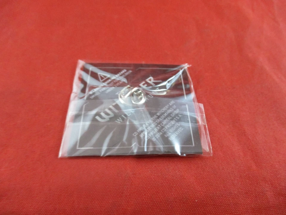 The Witcher III Wild Hunt Xbox One PS4 Promocional Botón Pin Trasero Promoción *NUEVO* Foto 2 de 2