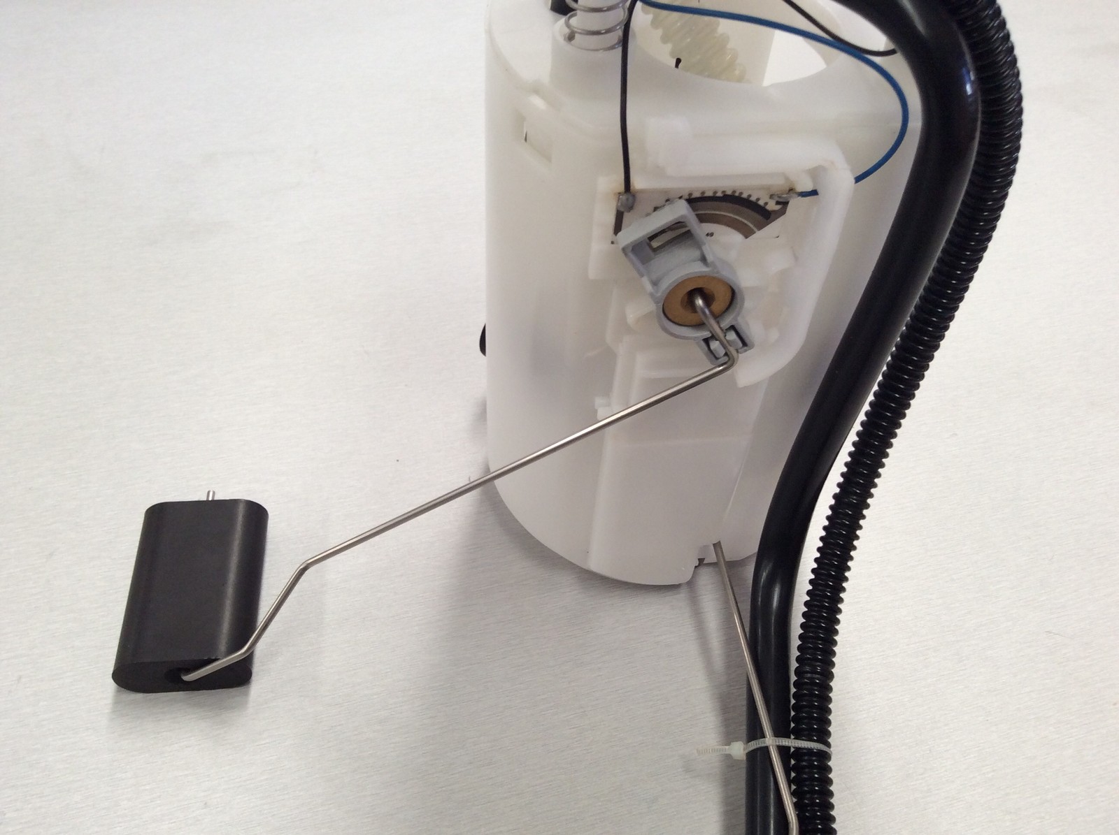 GENUINE QUALITY FUEL PUMP EFI Mercedes Benz ML55 ML230 ML320 ML350