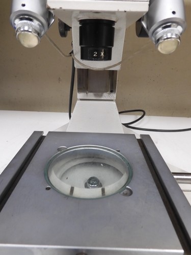 Mitutoyo - TM-100 - Toolmakers Microscope 30X, 2 X 2" stage - QA39 - Picture 4 of 6