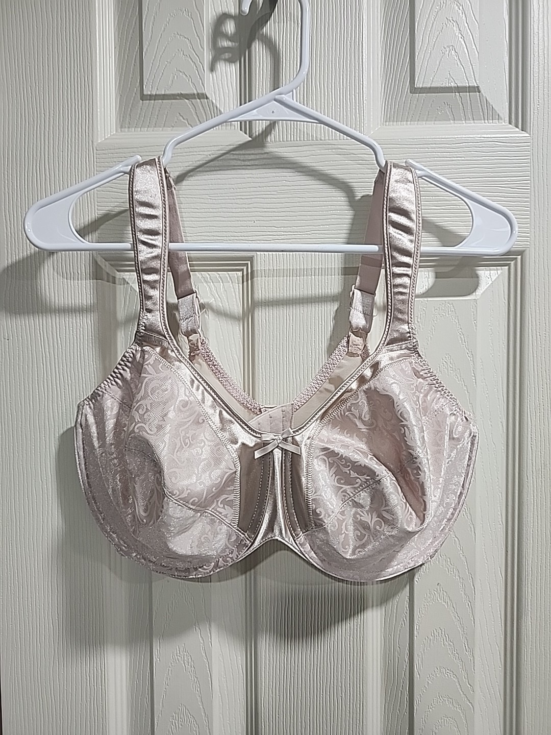 Bali Women's Size 40D Floral Beige Soft Cup Underwire Bra