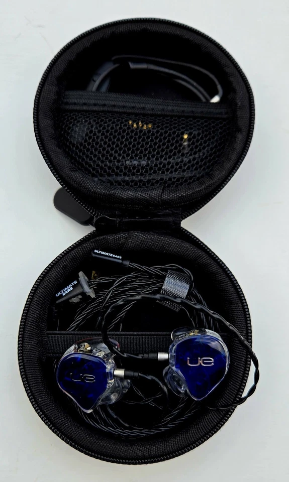 Ultimate Ears UE 18+Pro IEMs. Con cables Bluetooth personalizados Ultimate Ears. Foto 4 de 4