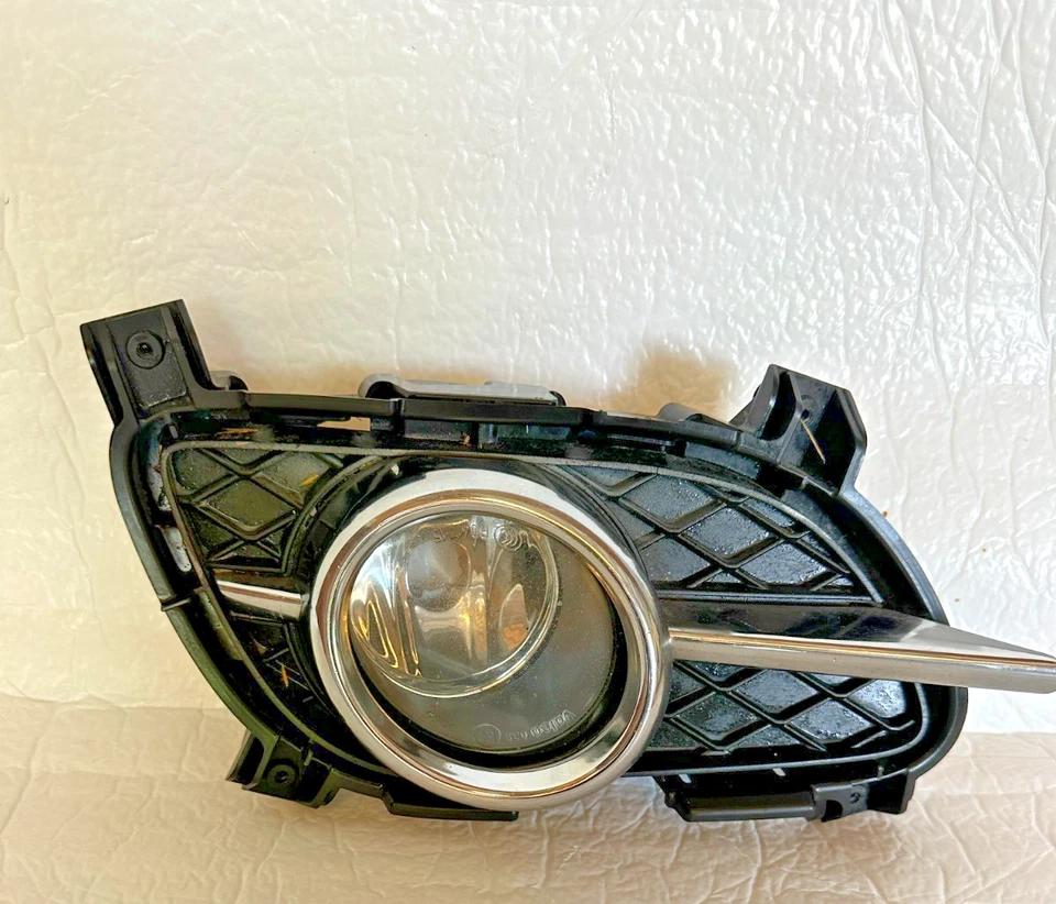 Relleno de parachoques INFINITI Q60 IZQUIERDO 2014 2015 conducción antiniebla; montaje montado en parachoques Foto 2 de 4