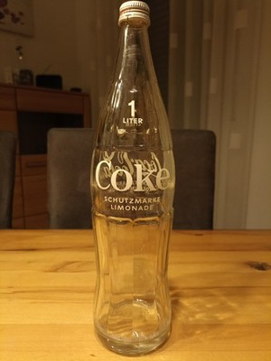 Coca Cola Flasche, 1 ltr, unbeschädigt, weiss, Schutzmarke Koffeinhaltig, mit De