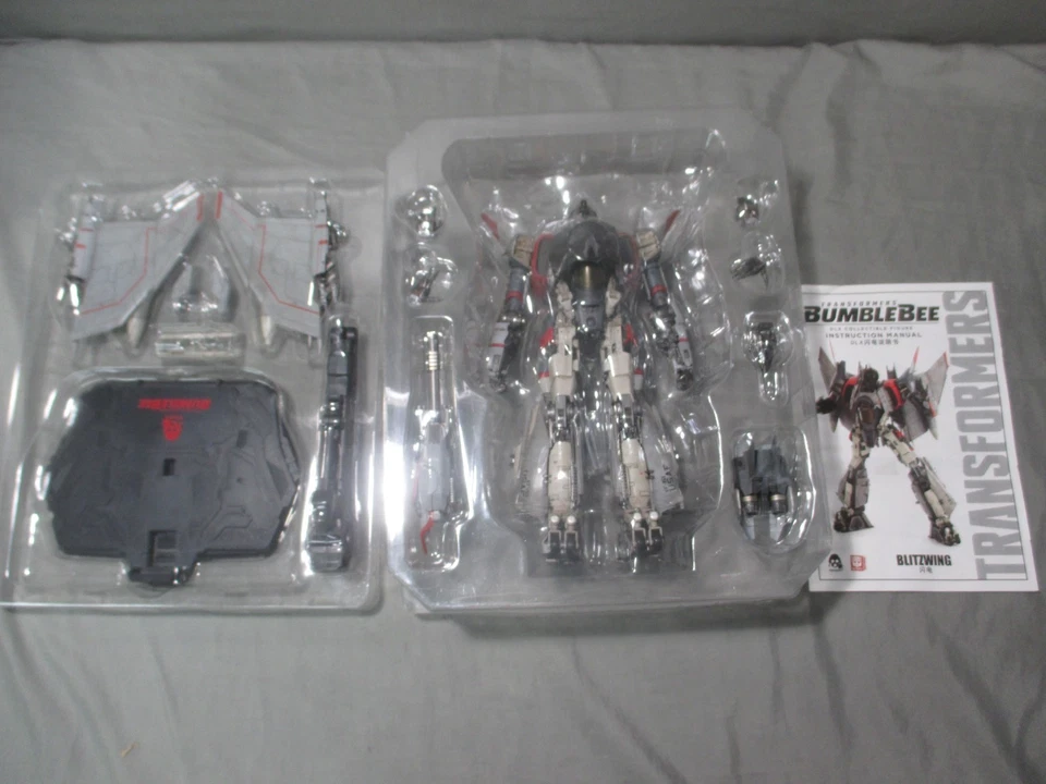 Transformers BLITZWING Complete Threezero Bumblebee DLX Collectible Figure 3A - Image 3 of 4