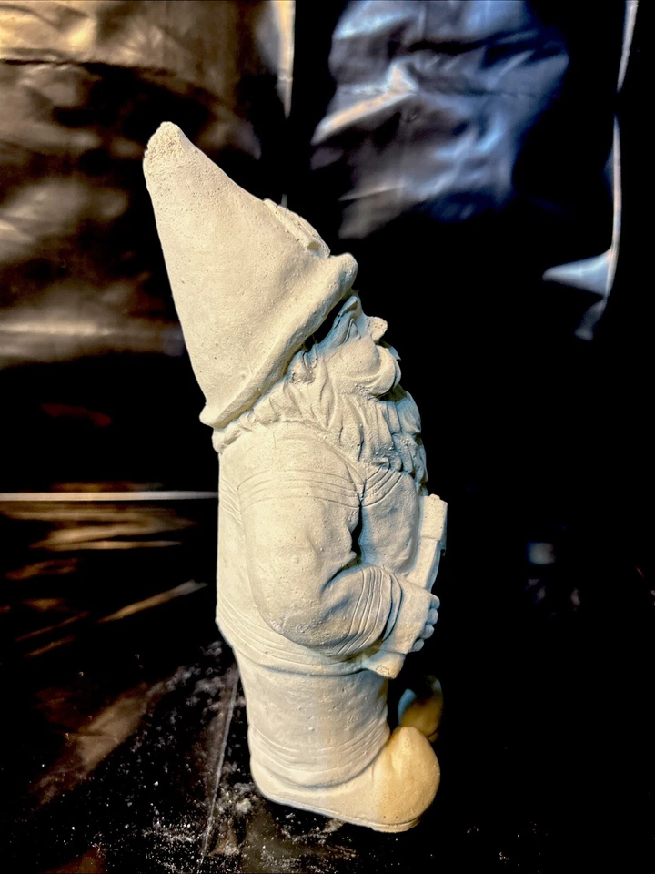 Piedra fundida gnomo bombero producida por Swal, estatuaria un vertido a la vez Foto 2 de 4