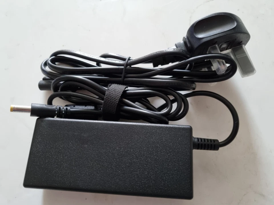 Compaq Presario V4000 laptop - working but with faults - Image 3 of 3