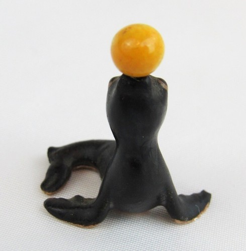 Vintage Hagen Renaker Miniature Baby Seal with Yellow Ball on Nose Figurine - Picture 4 of 6