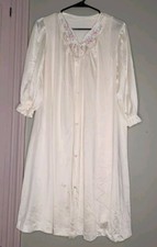 Vintage Button Gown Robe Nightgown Women's Medium 100 Antron III Nylon Cream