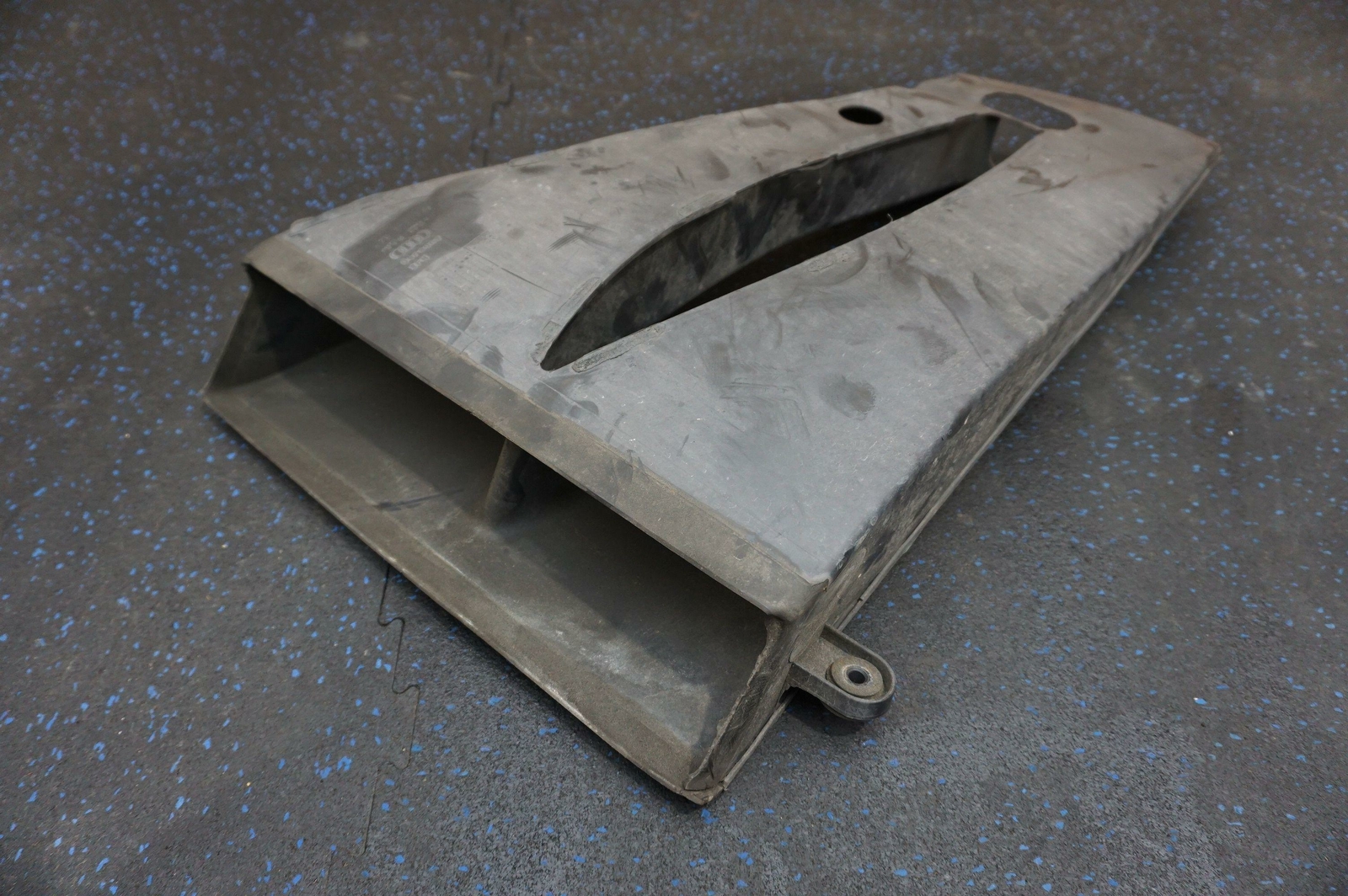 Transmission Oil Cooler Air Duct 420117336 OEM Audi R8 Type 42 2008-15