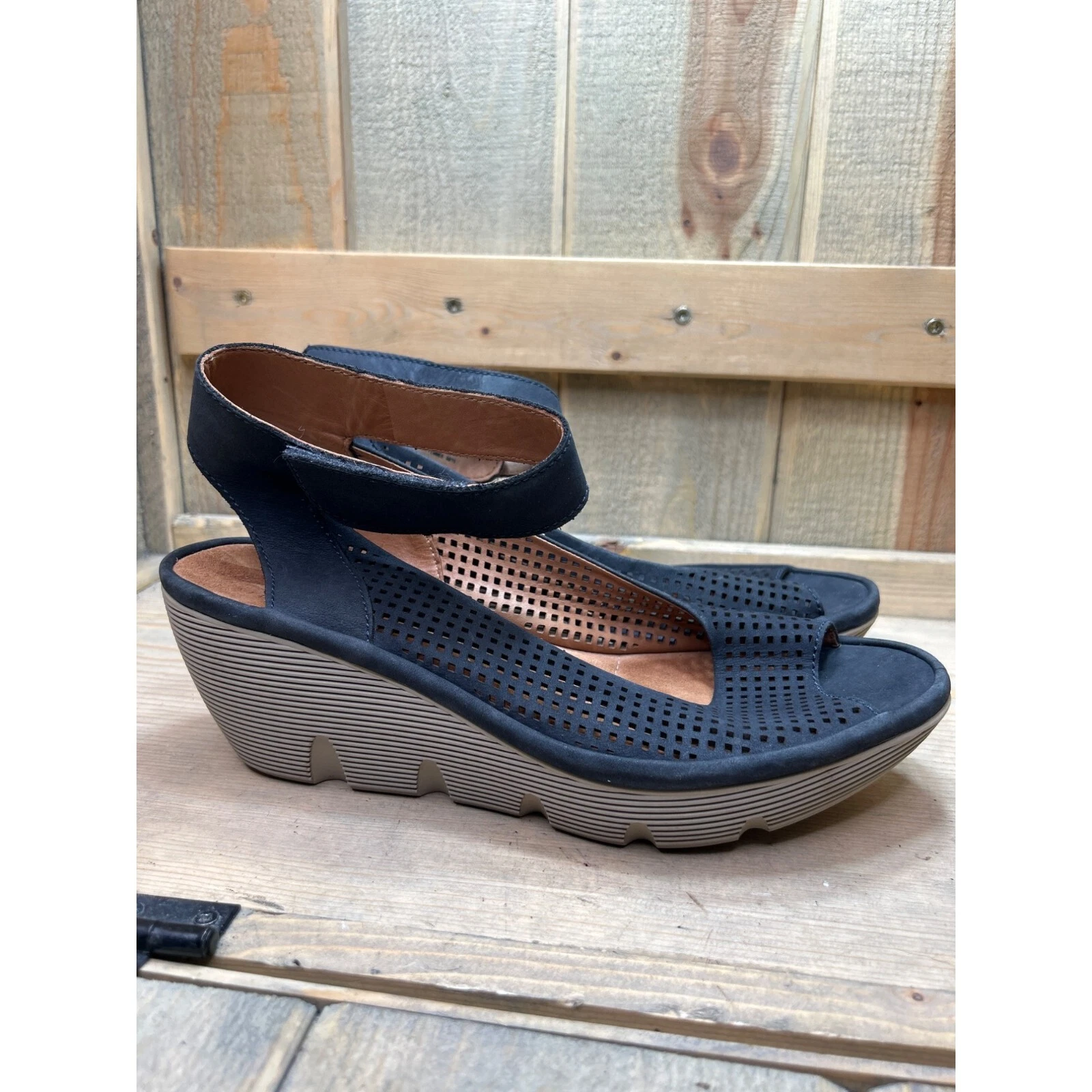 Sandali donna Clarks in pelle traforata con zeppa misura 8 5 blu