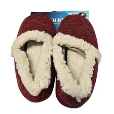 Isotoner Womens 360 Surround Comfort Memory Foam Slippers Red 8-9 L NWT