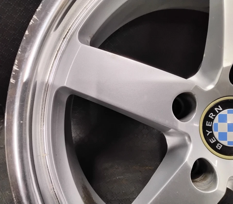 Llanta BMW Serie 5 Beyern 17x8 RAPP 5 radios tracción trasera plateada con borde pulido Foto 3 de 4