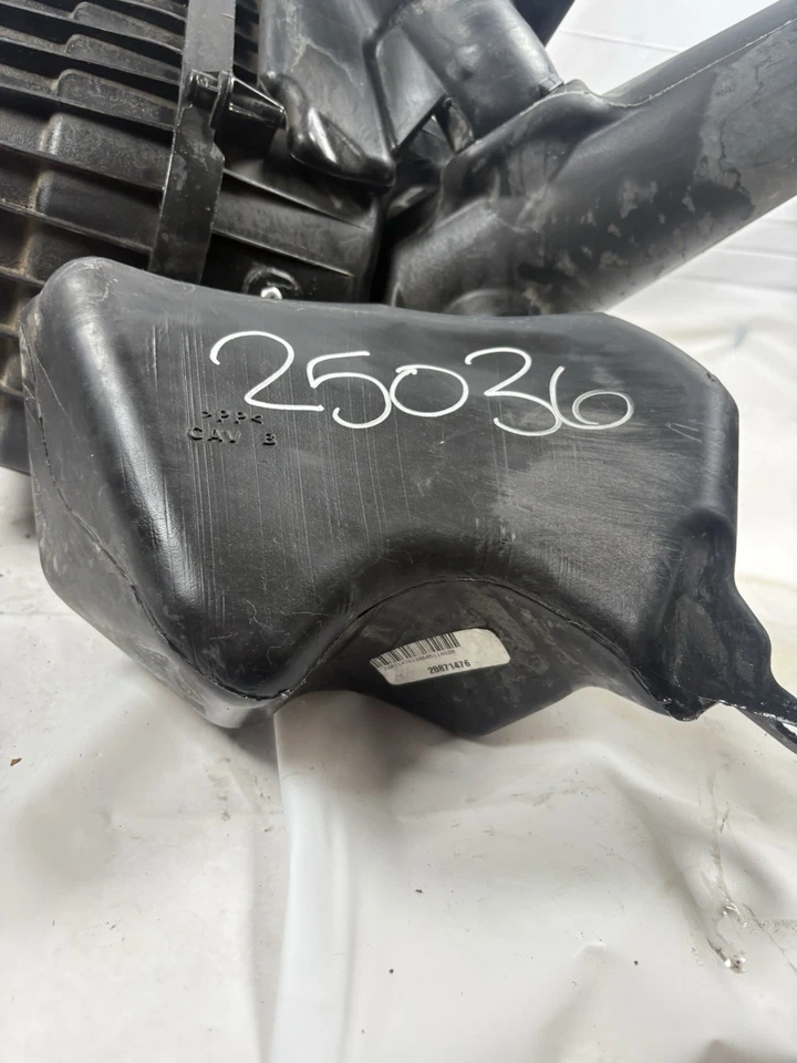 2012-2017 Buick ENCLAVE Air Cleaner Intake Box Assembly - Image 2 of 4