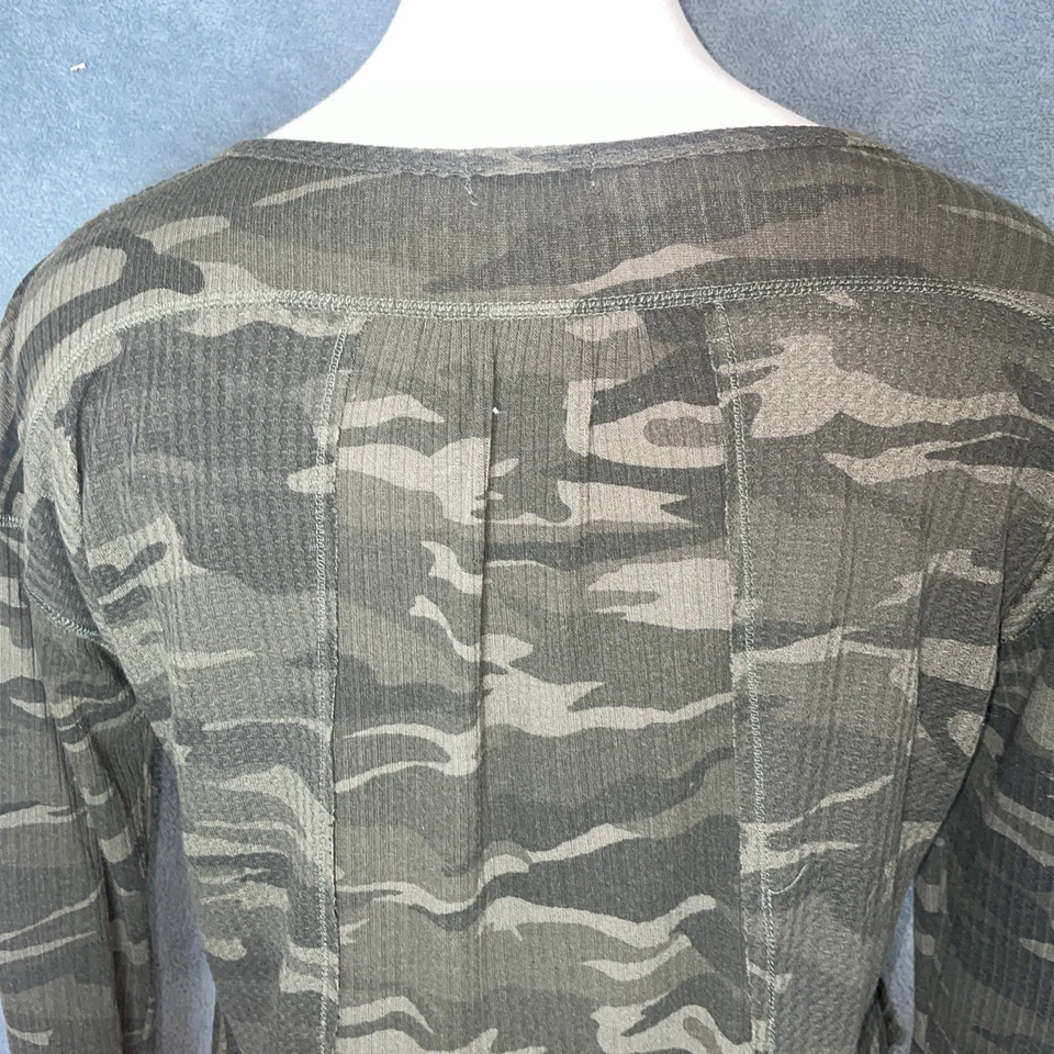 Sweet Romeo Women’s Top 2X Camo Waffle Knit Henley Long Sleeve Olive Green Cozy - Image 2 of 4