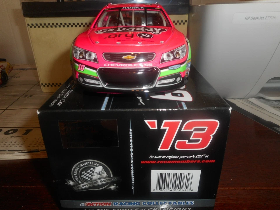DANICA PATRICK #10 "PINK" GO DADDY.COM  2013 SS ACTION 1/24 CWC 1,488 EVER MADE! - Image 3 of 4