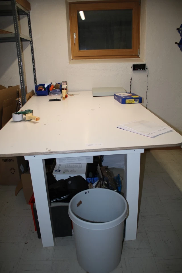 dat10# Aus Insolvenz: Verpackungstisch ohne Inhalt