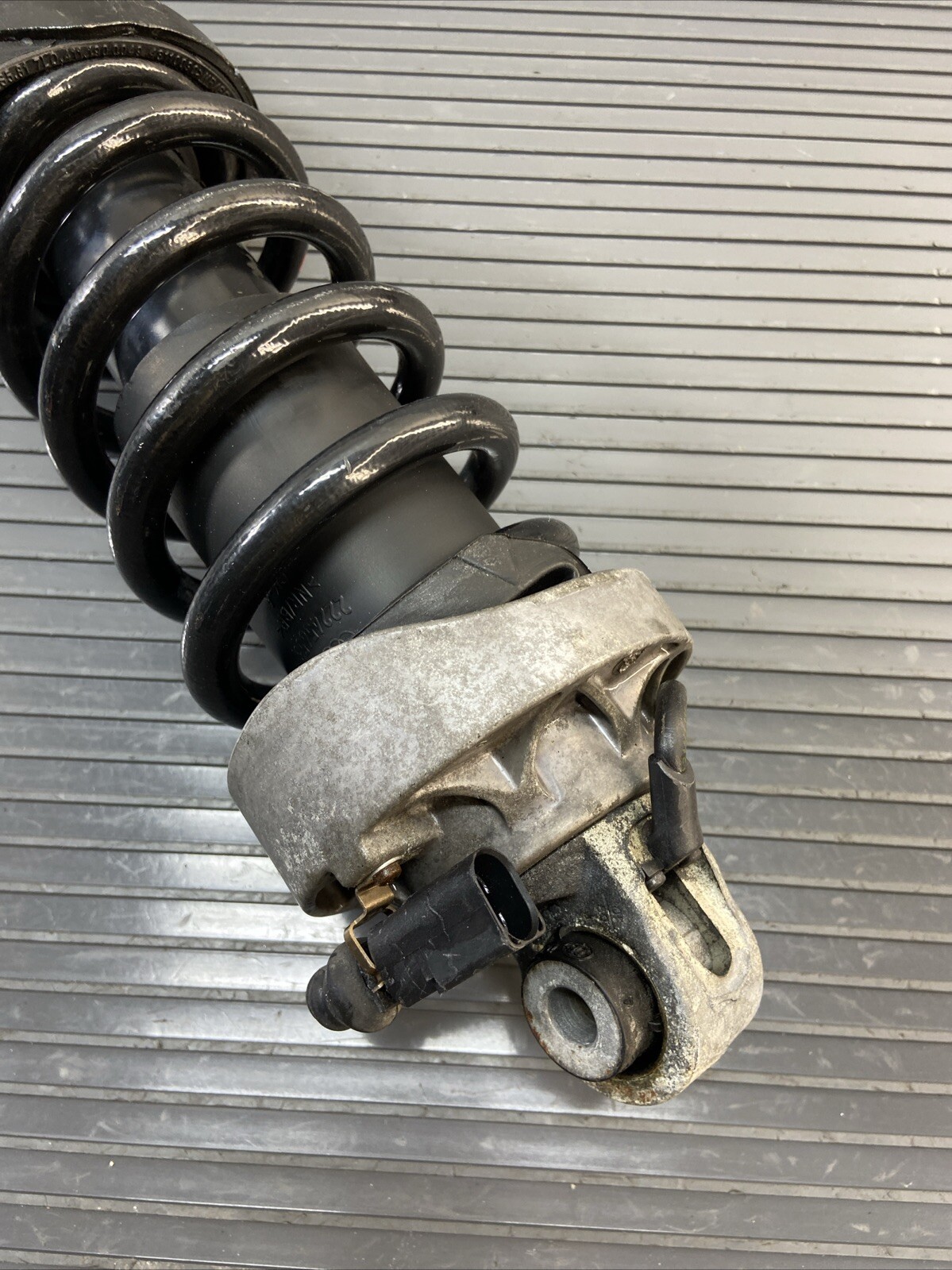 2011-2014 Audi R8 Rear Right Shock Absorber Strut Suspension OEM Original