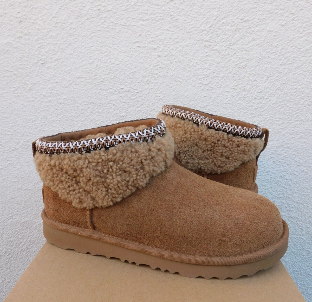 UGG CLASSIC ULTRA MINI MAXI CURLY ANKLE BOOTS, YOUTH US 5 FITS