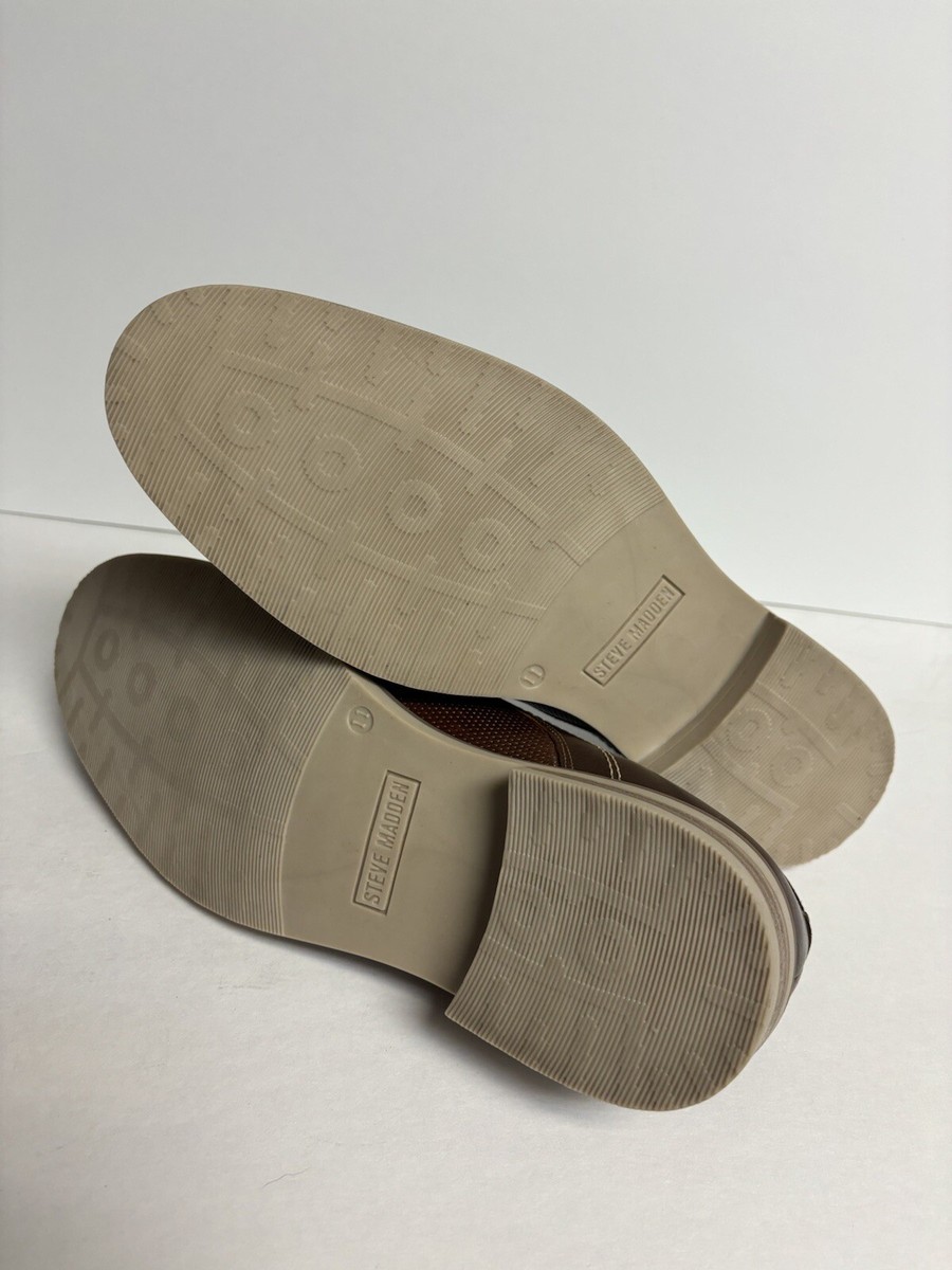 Steve Madden Men display picture 2