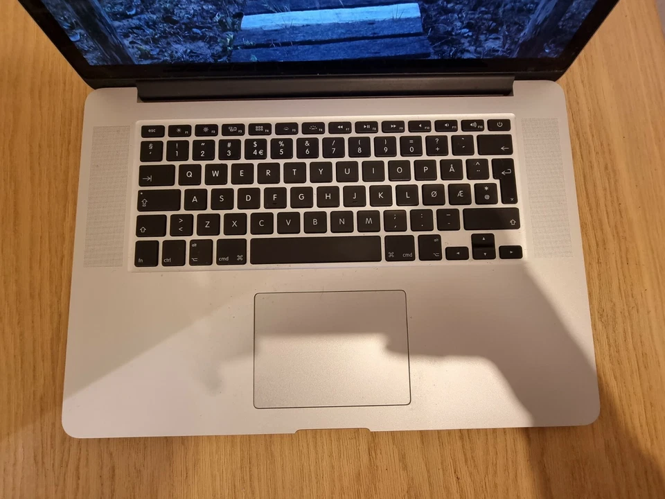 Apple MacBook Pro 15.4" Laptop (mid-2015) - Image 2 of 3