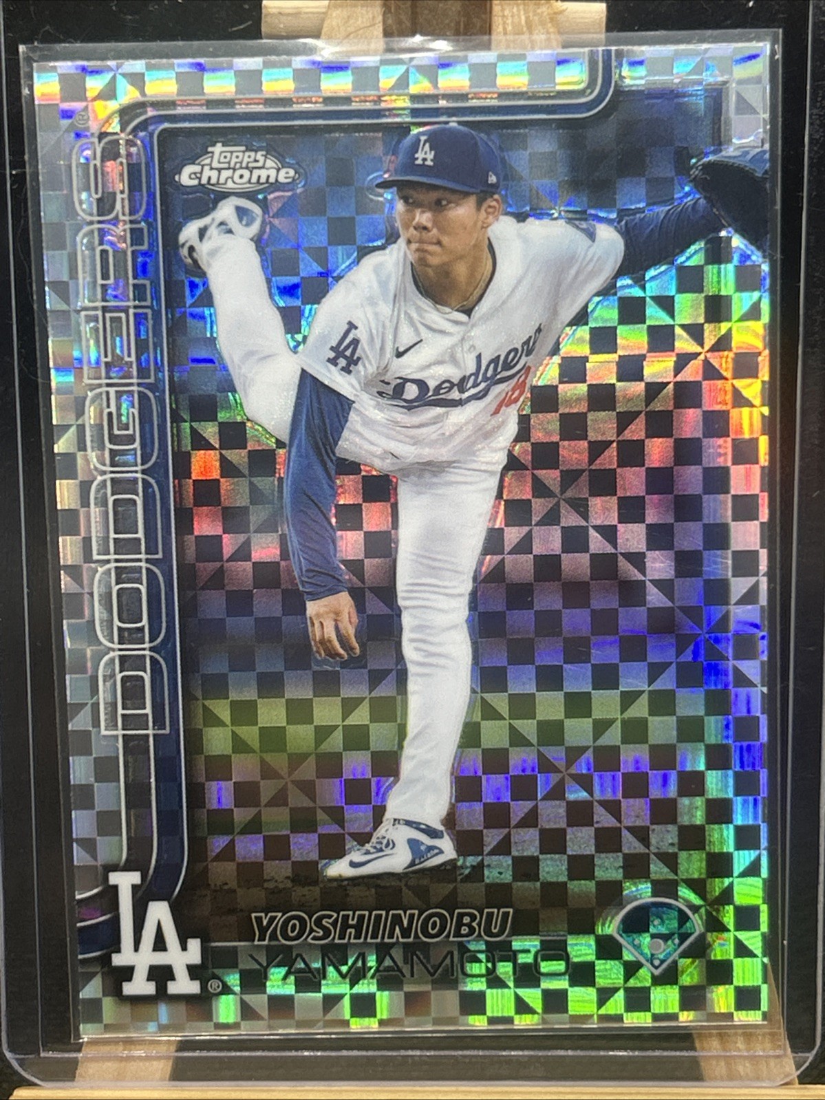 2025 Topps Chrome - Yoshinobu Yamamoto #179 X-Fractor