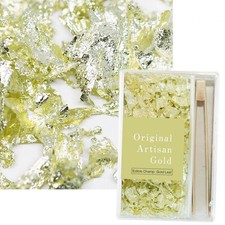 Edible Leaf Flakes with Bamboo Tweezers - Champagne Gold