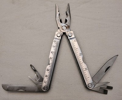 15 Functions Stainless Steel Folding Multi-Function Tool Set, Pliers, etc.