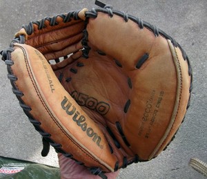 wilson youth catchers mitt