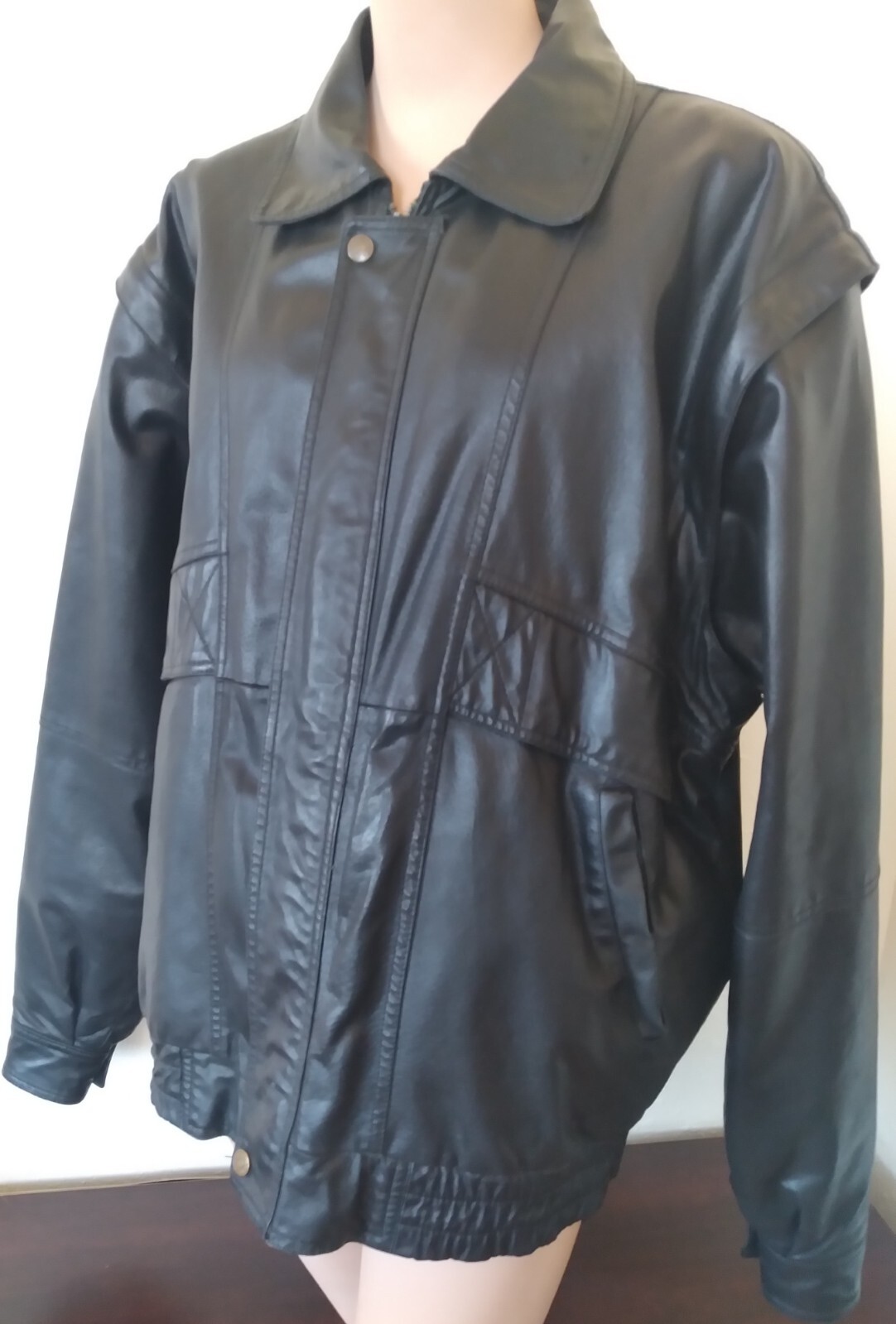 Matteo Verdi very elegant leather jacket for a sophisticated look