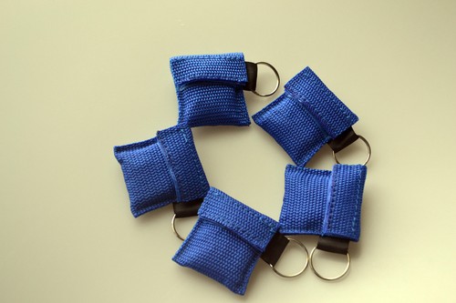 Máscara de RCP de primeros auxilios 100 un. Protector facial de RCP Entrenamiento de emergencia Azul Válvula unidireccional - Imagen 4 de 8