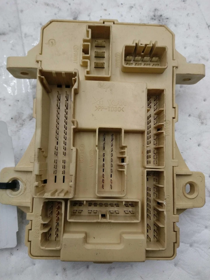Módulo de control de carrocería usado se adapta a: Kia Forte 2011 control de carrocería BCM RH tablero AT con llave Foto 3 de 4