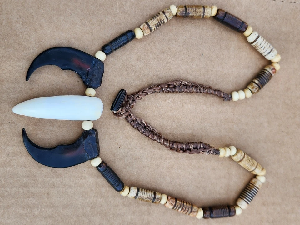 Collar estilo chamán guerrero genuino diente de cocodrilo resina hueso ónix garra de oso Foto 2 de 4
