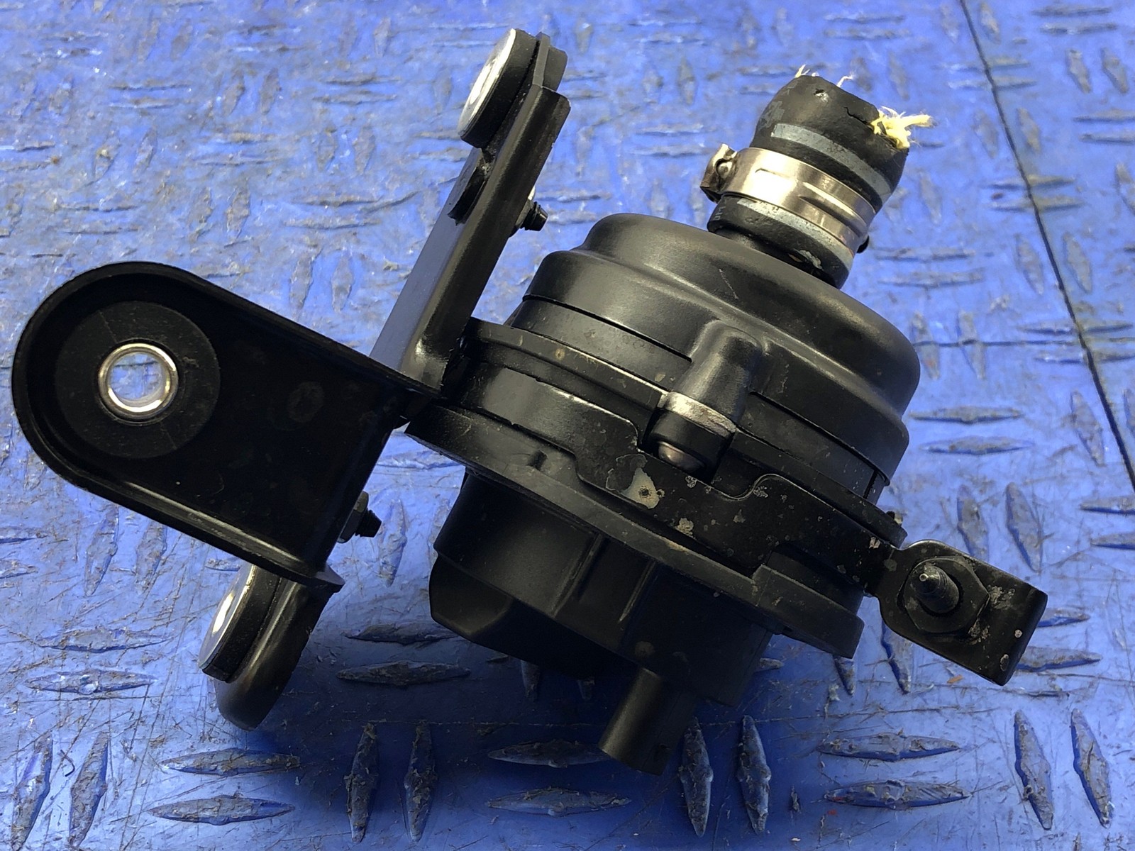 Maserati Grecale 2023 Auxiliary water pump P/N 52115758