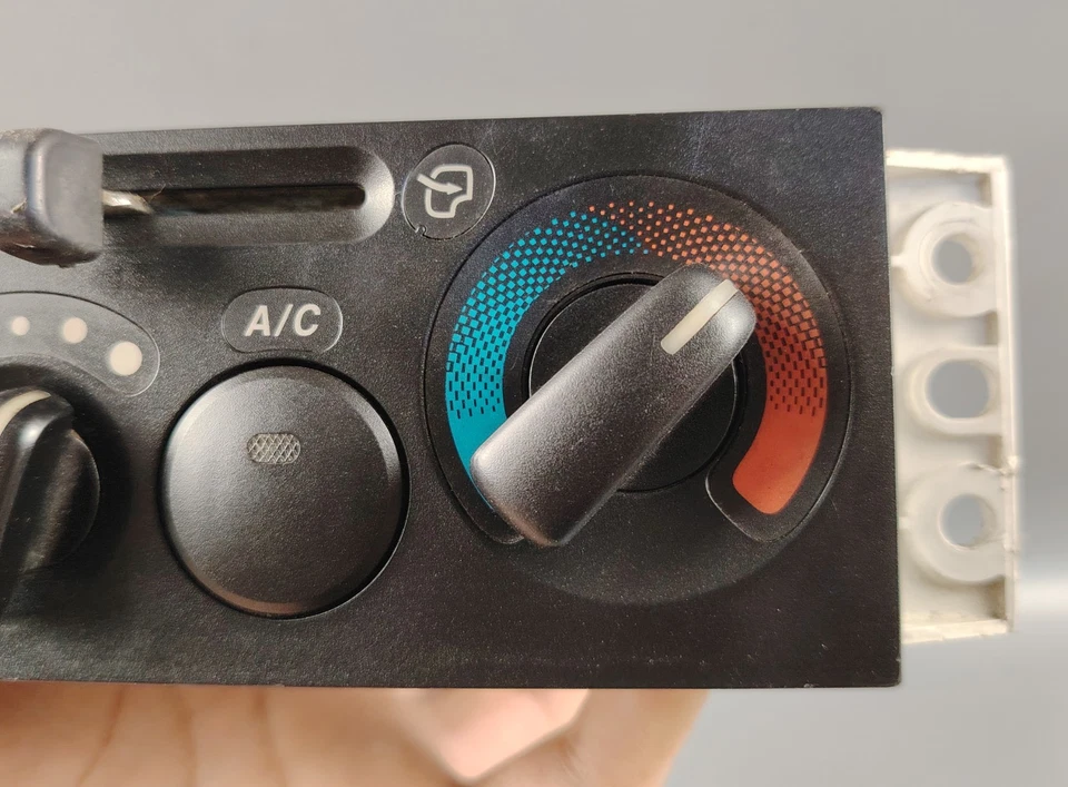 Isuzu NPR 2011 2020 AC/Heater Climate Controller Panel Switch Unit JDM OEM Used - Image 3 of 4