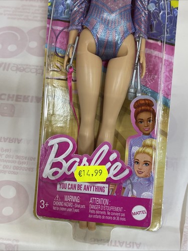 Barbie -Ginnasta, Bambola Bionda con Coloratissimo Body, 2 Bastoni e Nastro, Gio - Foto 4 di 7