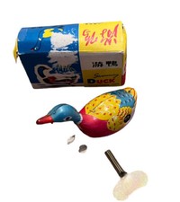 Vintage Tin Wind-up Swimming Clockwork Toy Duck Made In China 215 MS-042
