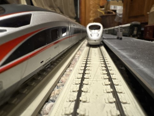 HO Scale High Speed Rail Track Straight Ballastless track 5 Piece Set - Picture 5 of 6