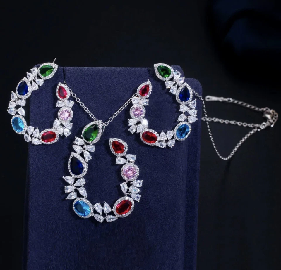 Juego de regalo collar de aretes de zafiro multicolor enchapado en oro blanco de 18k Foto 3 de 4