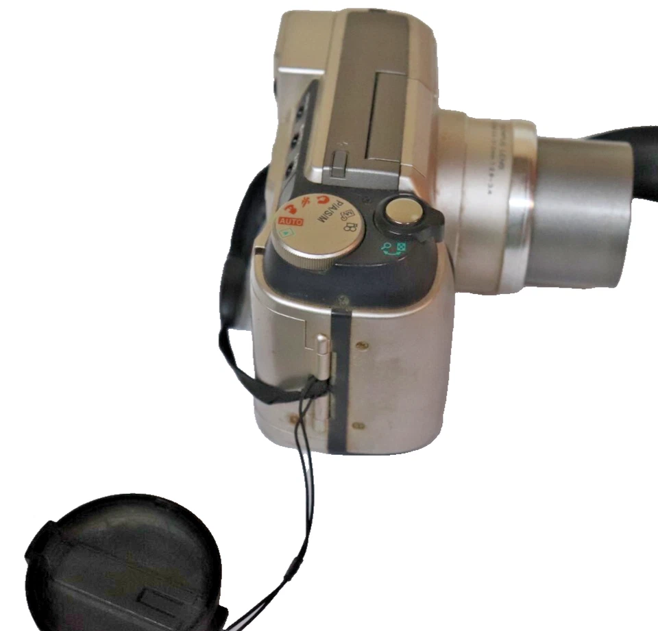 OLYMPUS CAMEDIA- 3.0 MEGA PIXEL - DIGITAL CAMERA -MODEL C-720 ULTRA ZOOM-VINTAGE - Image 4 of 4